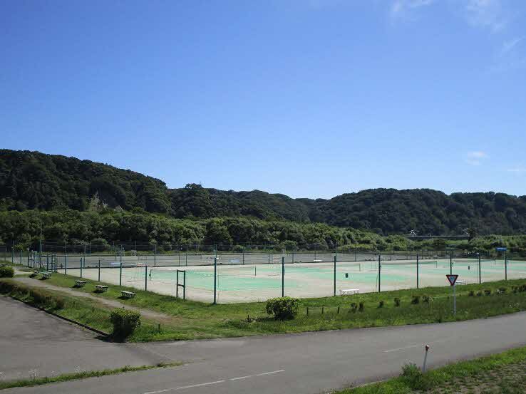 静内川右岸緑地公園テニスコート